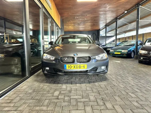 BMW 3 Serie 320i automaat antraciet, premium 2012 Benzine 16