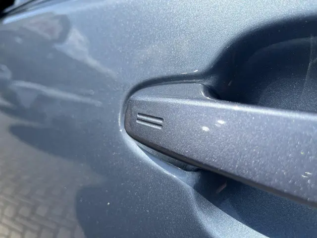 Toyota C-HR 2.0 Hybrid Dynamic 2020 Hybride Benzine 32