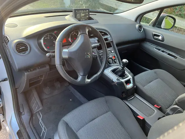 Peugeot 5008 1.6 THP Style 7p. Clima Pano 2013 Benzine 23