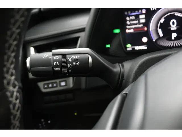 Lexus UX 250h Business Line 2019 Hybride Benzine 32