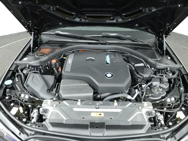 BMW 3 Serie Touring 330e xDrive 2025 Hybride Benzine 24