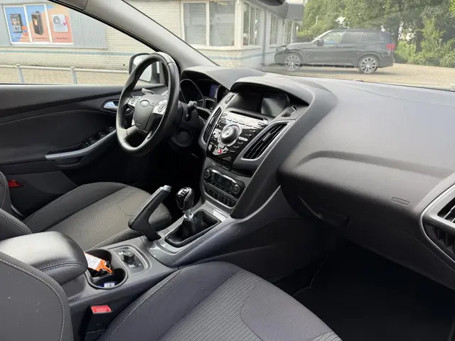 Ford Focus 1.0 EcoBoost 5drs Titanium 2013 Benzine 12