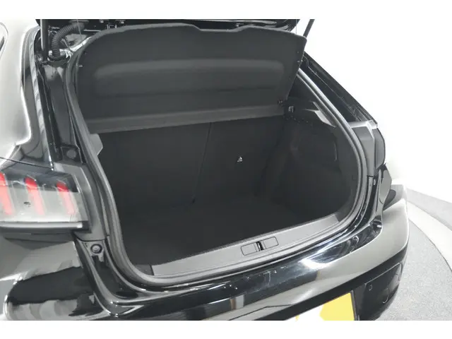 Peugeot 208 PureTech 100 Allure Pack 2023 Benzine 58