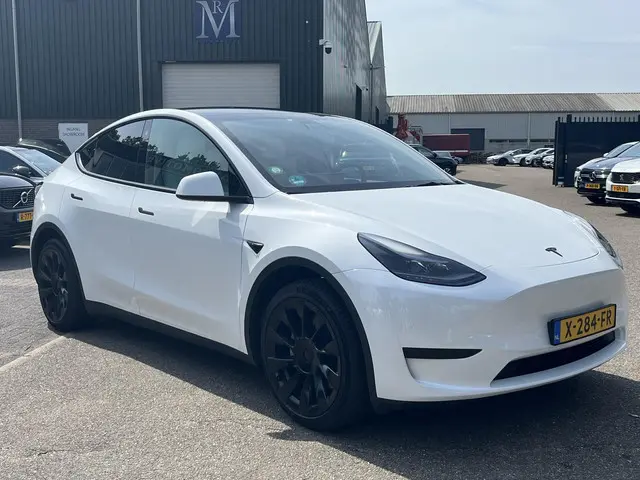 Tesla Model Y 3