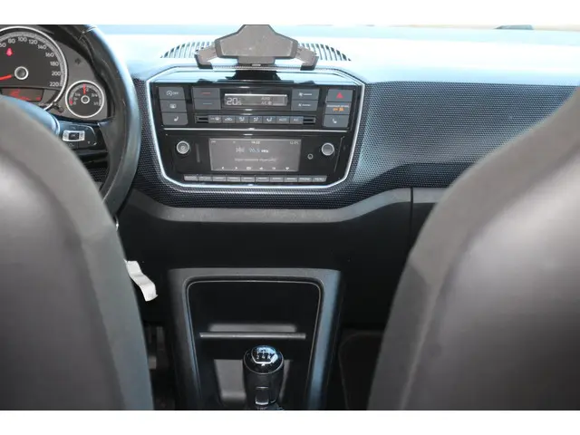 Volkswagen up! 1.0 BMT high up! 2016 Benzine 11