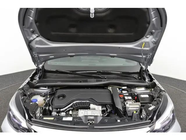 Peugeot 2008 1.2 Hybrid 136 GT 2024 Hybride Benzine 40