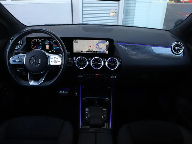 Mercedes-Benz GLA 250 e AMG Line 2022 Hybride Benzine 9