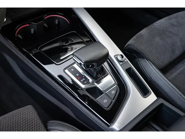 Audi A4 Avant 45 TFSI quattro edition one 2020 Benzine 15