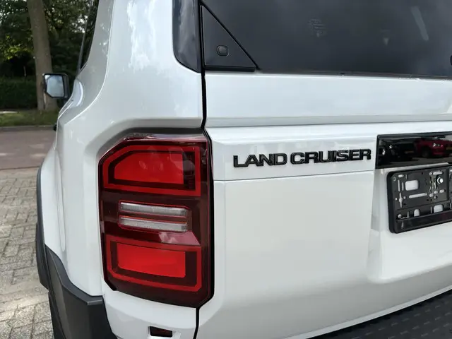 Toyota Land Cruiser 2.8 D-4D President 2025 Diesel 57