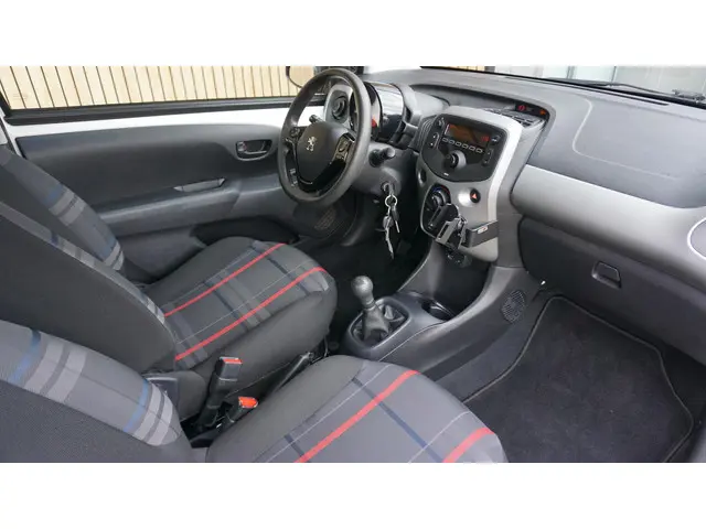 Peugeot 108 1.0 VTi 69pk 3Drs Active 2016 Benzine 11