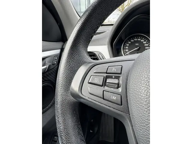 BMW X1 sDrive18i Executive 2018 Benzine 24
