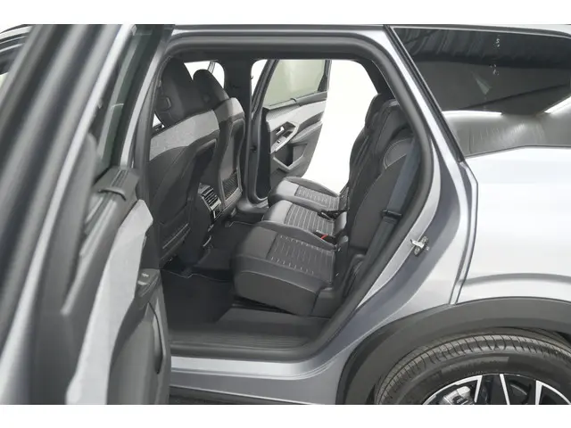 Peugeot 5008 HYbrid 145 e-DCS6 GT 2025 Hybride Benzine 24