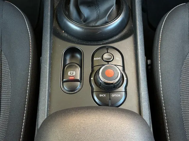 MINI Clubman Mini 1.5 Cooper Business 2016 Benzine 22