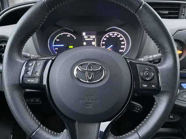 Toyota Yaris 1.5 Hybrid Dynamic 2019 Hybride Benzine 19