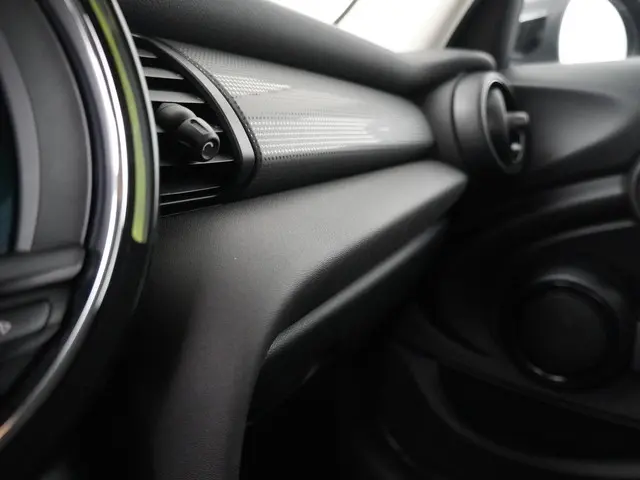 MINI 5-Deurs Cooper 2020 Benzine 22