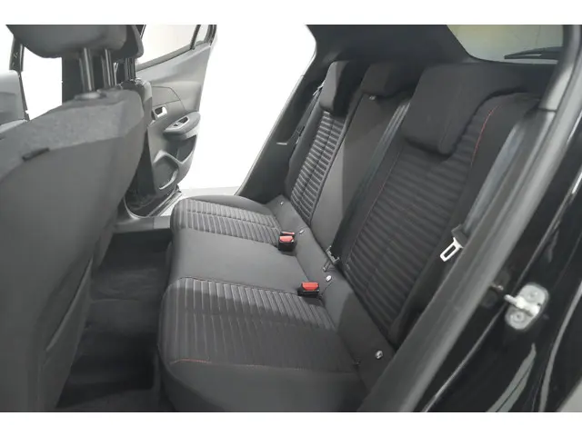 Peugeot 2008 PureTech 130 Active 2023 Benzine 28