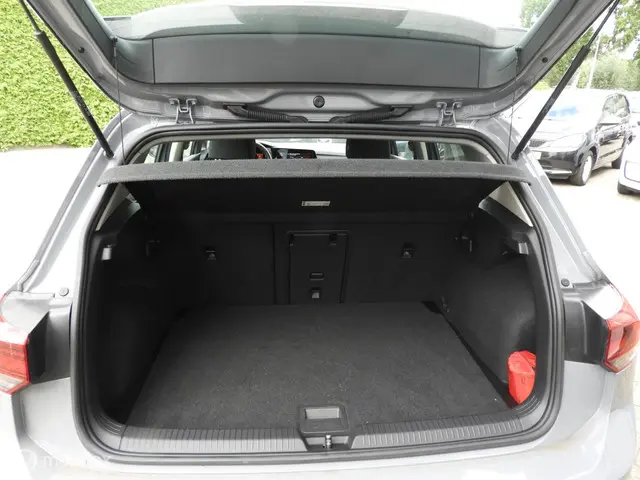 Volkswagen Golf 1.0 eTSI Life 2022 Benzine 9