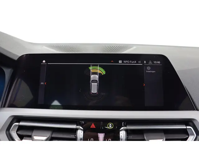BMW 3 Serie Touring 318i Executive Edition 2020 Benzine 20