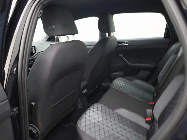 Volkswagen Polo 1.0TSI/95PK R-Line DSG 2025 Benzine 19