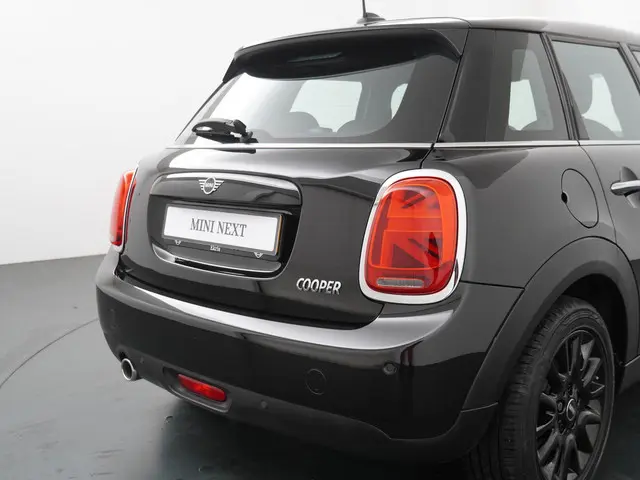 MINI 5-Deurs Cooper 2019 Benzine 28