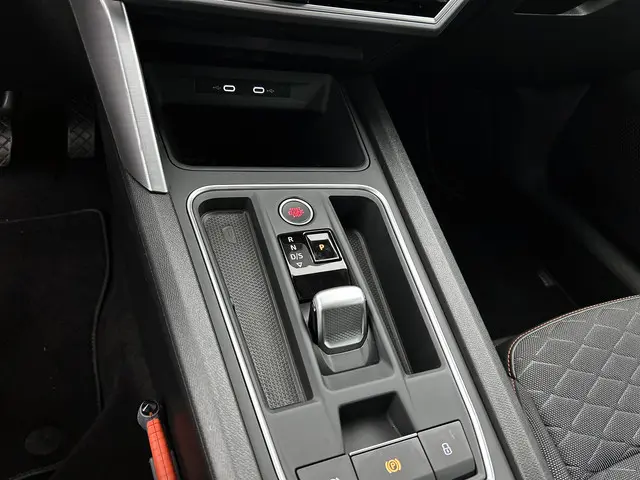 SEAT Leon 1.0 eTSI 110pk FR Business DSG 2023 Benzine 31