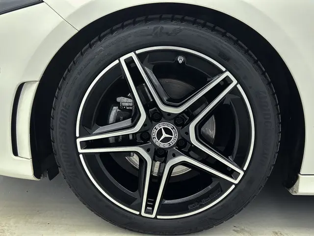 Mercedes-Benz A-Klasse 180 Premium Plus 2021 Benzine 38