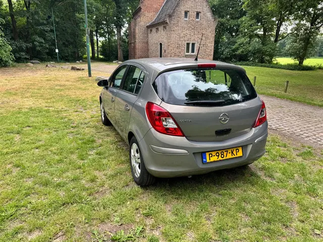 Opel Corsa 1.2-16V Anniversary Edition 2012 Benzine 15