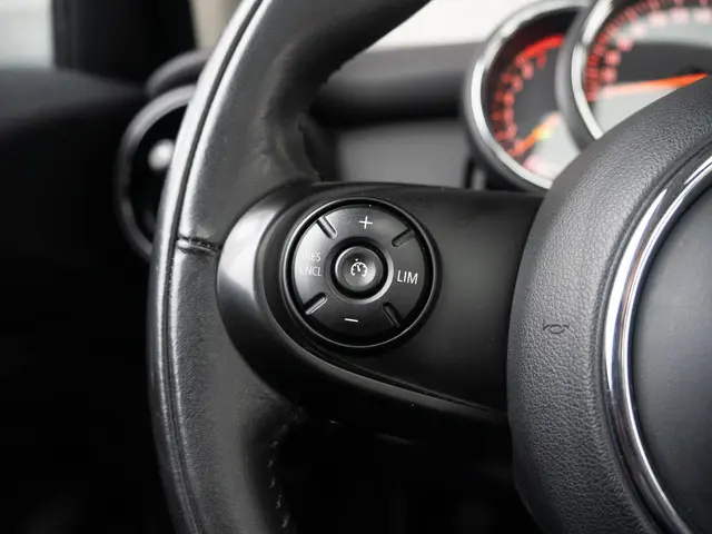 MINI 5-Deurs One 2019 Benzine 21