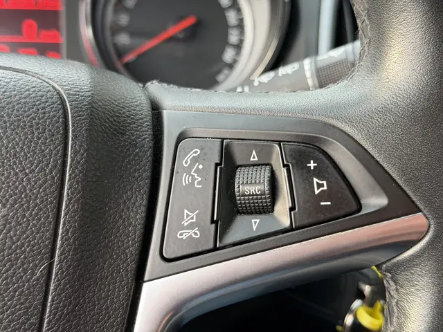 Opel Astra 1.6 Turbo Cosmo 2014 Benzine 28