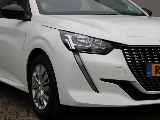 Peugeot 208 1.2 PureTech Active 2022 Benzine 19