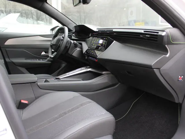 Peugeot 308 HYBRID 145 e-DCS6 GT 2025 Hybride Benzine 15