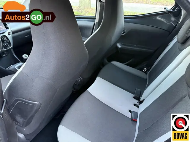 Toyota Aygo 1.0 VVT-i x-play 2014 Benzine 13