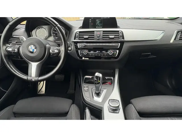 BMW 1 Serie 118i Executive 2018 Benzine 13