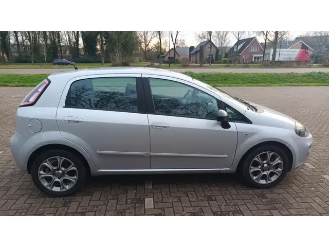 Fiat Punto Evo 0.9 TwinAir Clima / Nieuwe apk 2013 Benzine 5