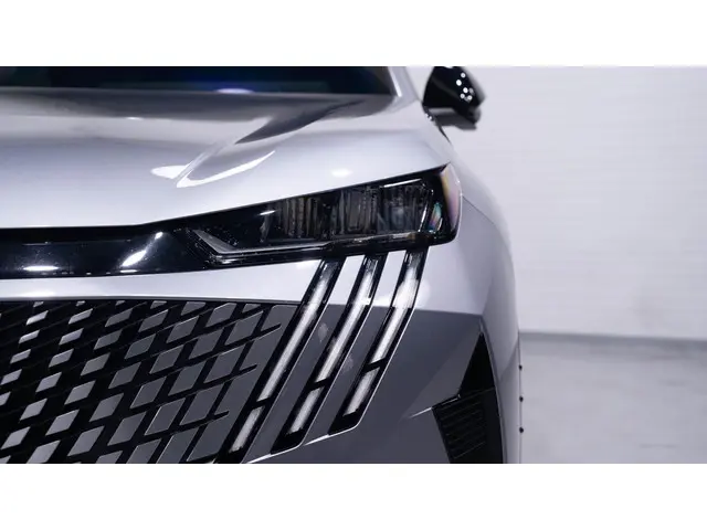 Peugeot 5008 1.2 PureTech Allure 2024 Benzine 9