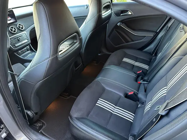 Mercedes-Benz A-Klasse 180 AMG-PAKKET 2018 Benzine 23