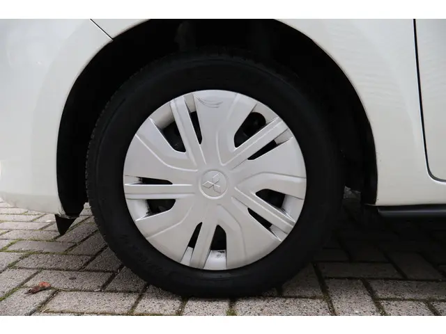 Mitsubishi Space Star 1.0 Cool+ 2020 Benzine 18