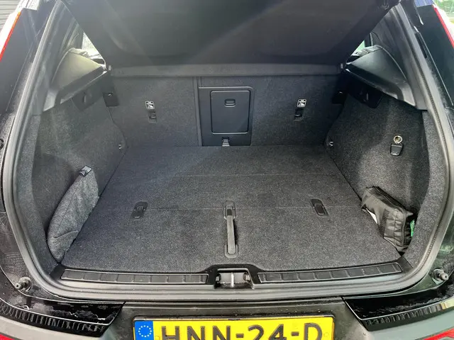 Volvo XC40 2.0 B4 Plus Dark 2025 Benzine 9