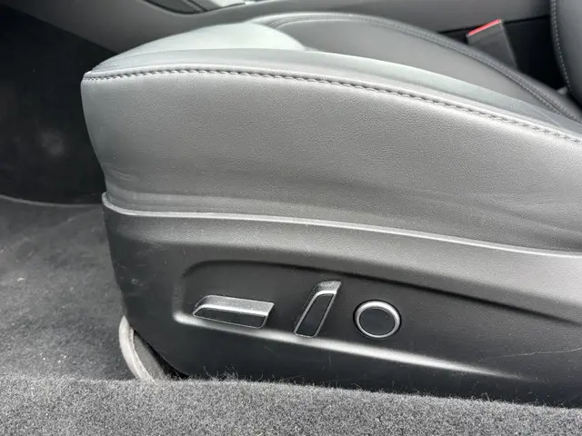 Tesla Model 3 RWD 60 kWh 2024 Elektrisch 15