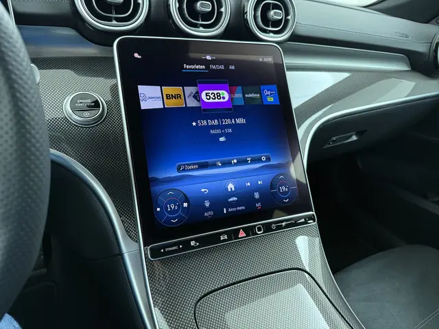 Mercedes-Benz C-Klasse 180 AMG Line 2024 Benzine 33