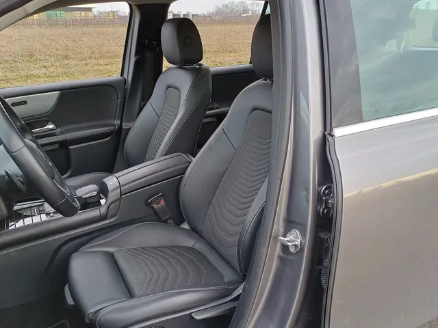 Mercedes-Benz GLB 200 Premium Plus 2022 Benzine 2