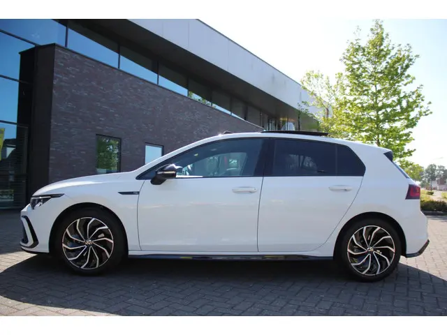 Volkswagen Golf 1.5 eTSI R-Line 2024 Benzine 12