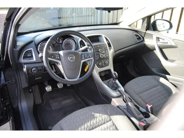 Opel Astra GTC 1.4 Turbo Design Edition 2013 Benzine 16