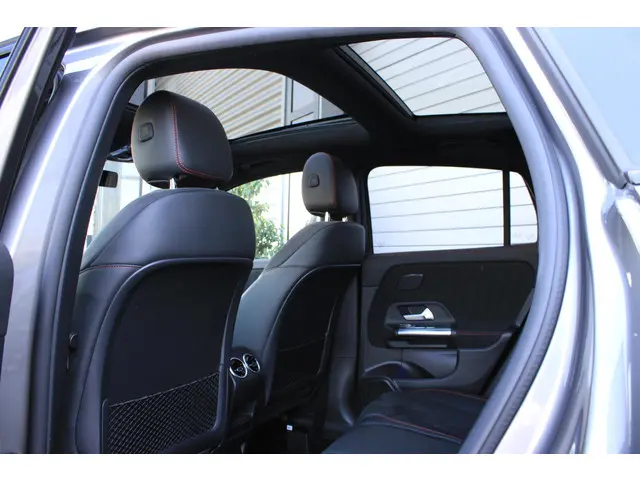 Mercedes-Benz GLA 180 AMG 2022 Benzine 12