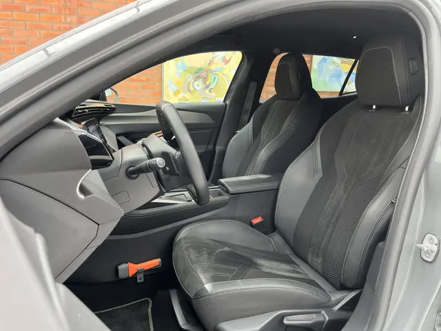 Peugeot 408 Hybrid 136 e-DCS6 GT 2024 Hybride Benzine 7