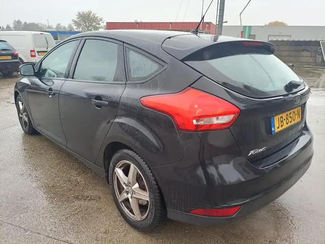 Ford Focus 1.0 Titanium Edition 2015 Benzine 4