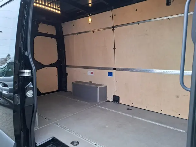 Mercedes-Benz Sprinter 317 1.9 CDI L2H2 RWD 2022 Diesel 30