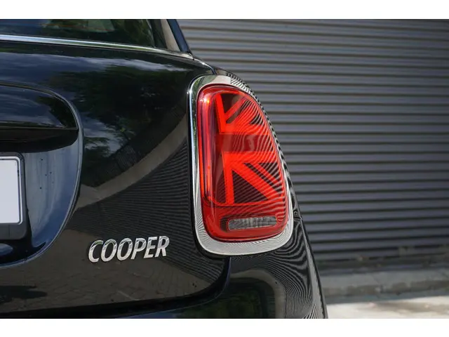 MINI 3-Deurs Cooper C 2022 Benzine 21