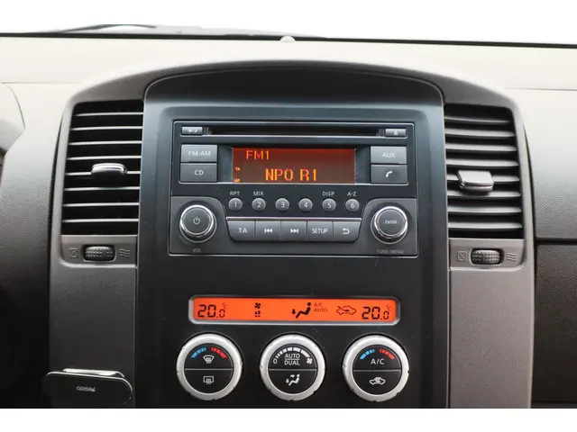 Nissan Navara 2.5 dCi SE King Cab 2014 Diesel 4