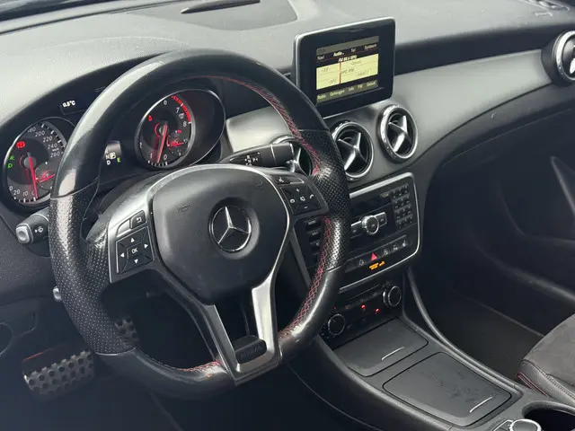 Mercedes-Benz GLA 200 Prestige AMG 2015 Benzine 3